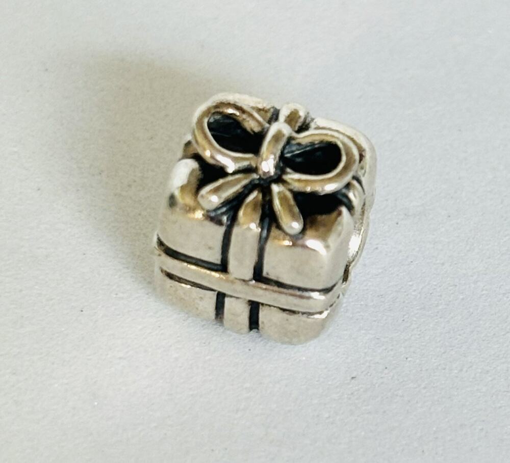 Retired PANDORA 925 ALE Sterling Silver Present Gift Box w/Bow Bead Charm